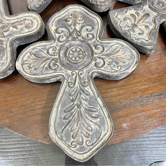 5 Pc set  Beautiful Gothic Crosses made of Resin Plaster. Perfect for the Garden - Picture 3 of 16